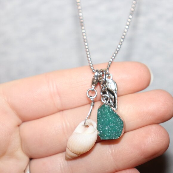 Beautiful long silver seashell and geode charm necklace 36" - Picture 1 of 4